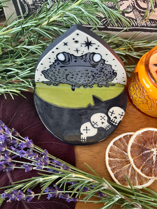 Toad Ceramic Altar / Necromancy